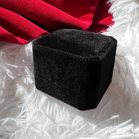 CHANEL * Made in France* Brushed Silver Disk Earrings - Picture 6 of 8